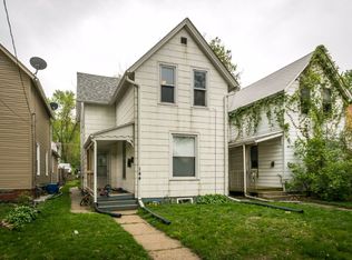 144 6th Ave #1, Moline, IL 61265