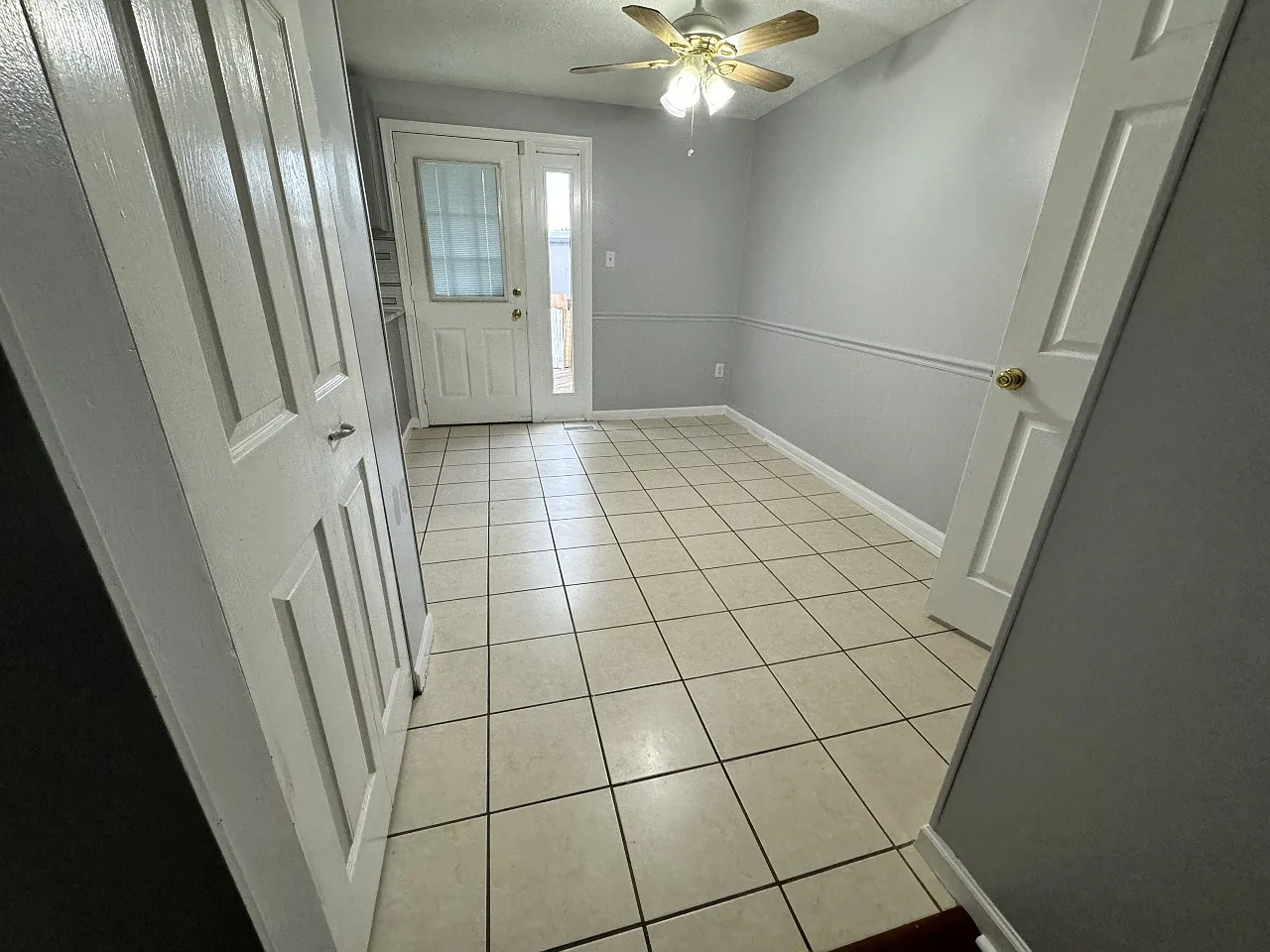 3 bed, 1220 sqft, $2,330 — Photo 2