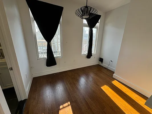 Rented by Delmark Realty LLC | media 21