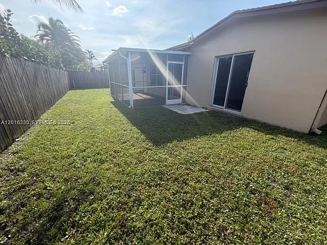 10524 NW 4th St — Photo 42