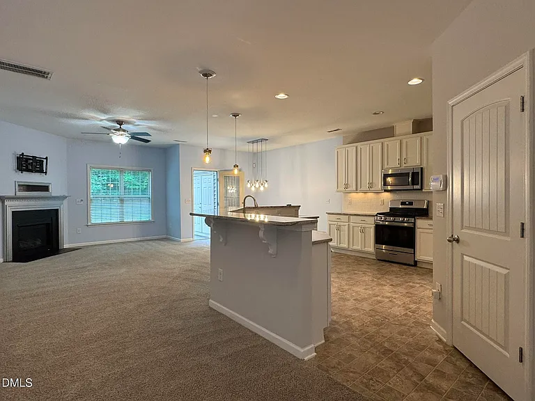 202 Cypress Hill Ln — Photo 3