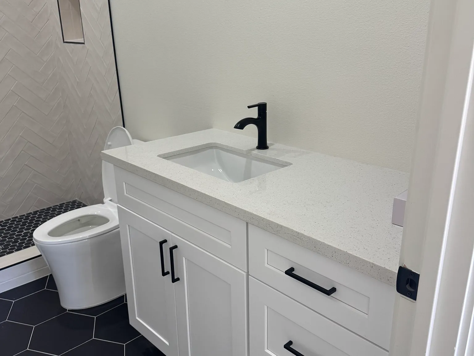 2 bed, 650 sqft, $2,595 — Photo 3