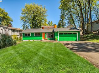 SE Tacoma St, Portland, OR 97202