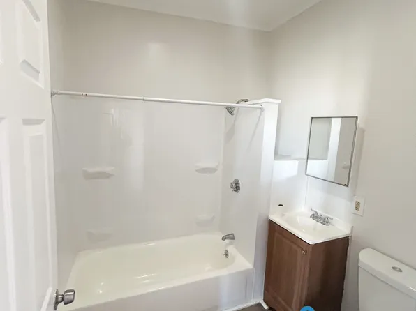 11 Worcester Pl #2, Holyoke, MA 01040