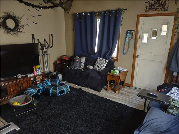 2nd image of 8 Maitland St
