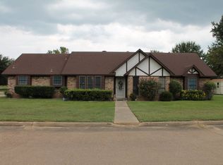 218 Quail Ln, Wake Village, TX 75501