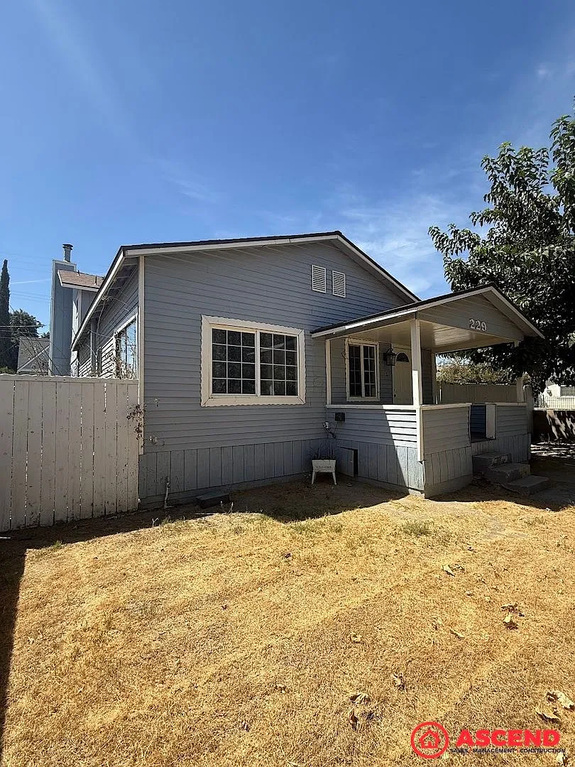 Spacious 4BD/2BA Home in Taft Fully Equipped & Move-In Ready! — Photo 2