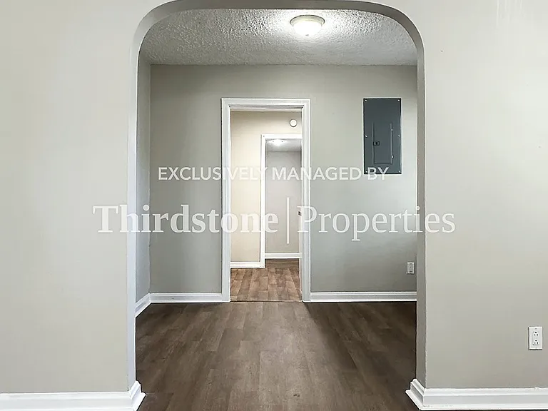 2406 Lamee Ave — Photo 9