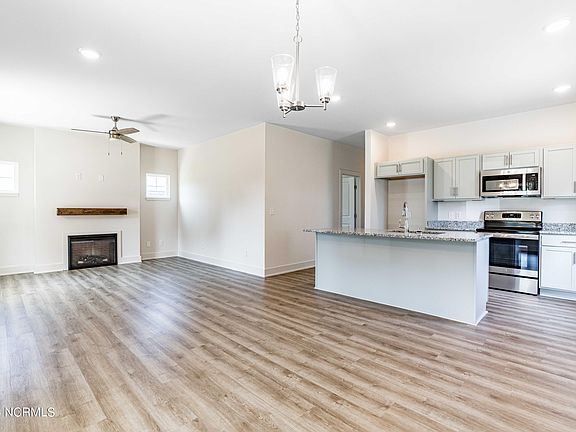 3rd image of 411 S Sycamore Street