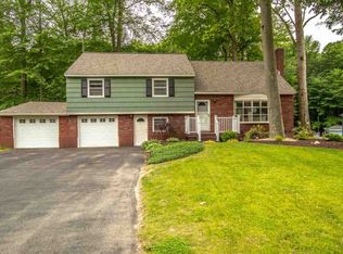 11 Beechwood Dr, Ballston Lake, NY 12019