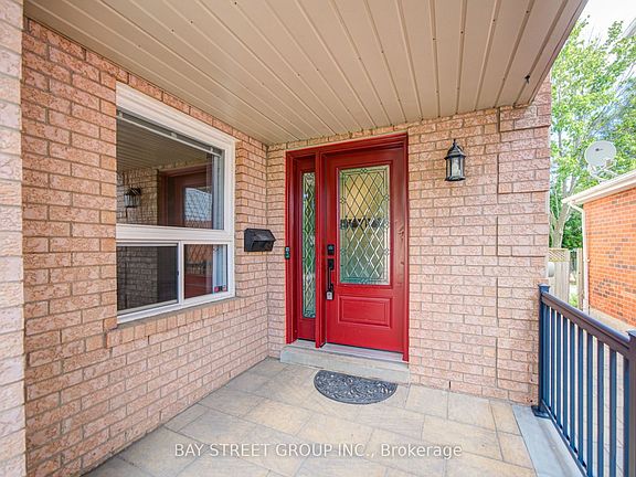 3rd image of 5922 Dalebrook Cres