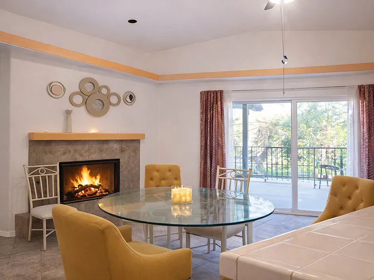 Living room with entrance to the pool