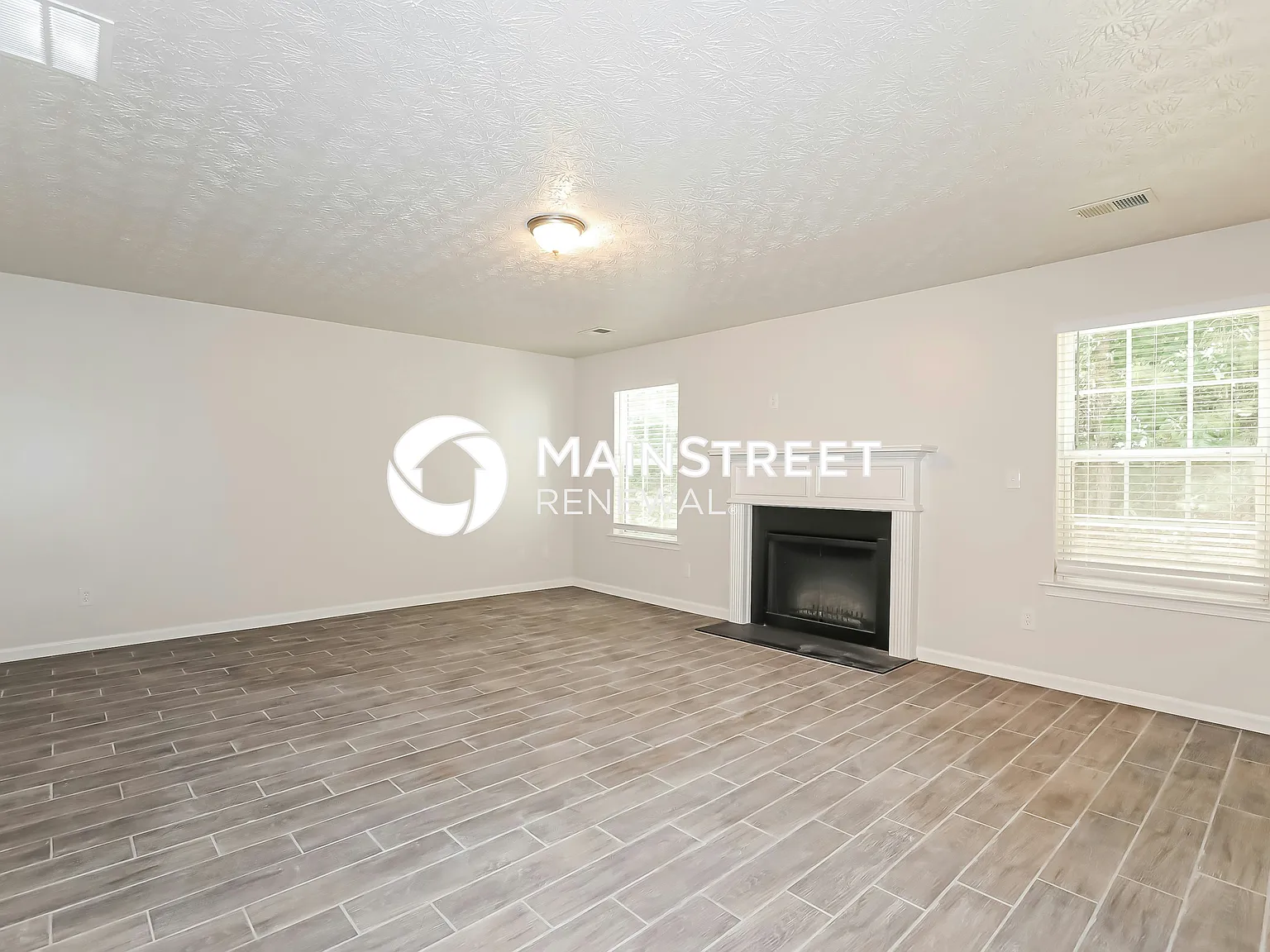 5483 Rock Lake Dr — Photo 2