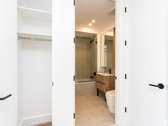 2nd image of 303 Wythe Ave #403