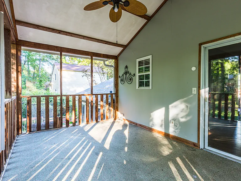 3061 Meadow Wood Ct — Photo 30