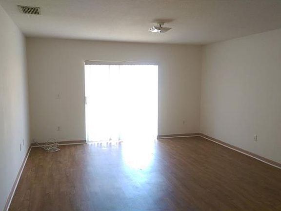3rd image of 2611 Icabod Ct
