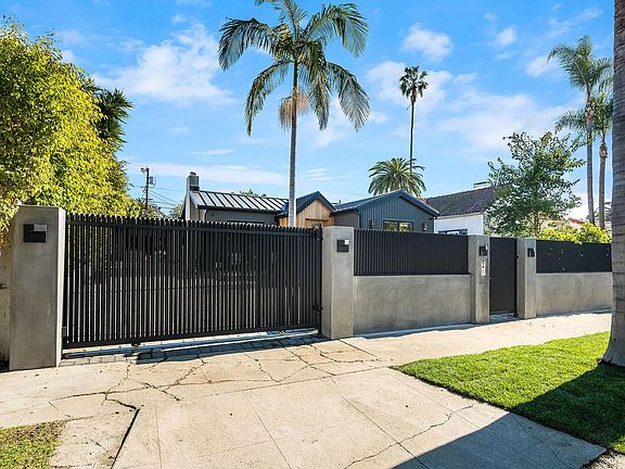 3rd image of 622 N La Jolla Ave