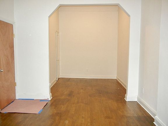 2nd image of 36 Willow Pl APT 2