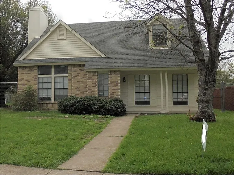 825 Plummer Dr — Photo 1