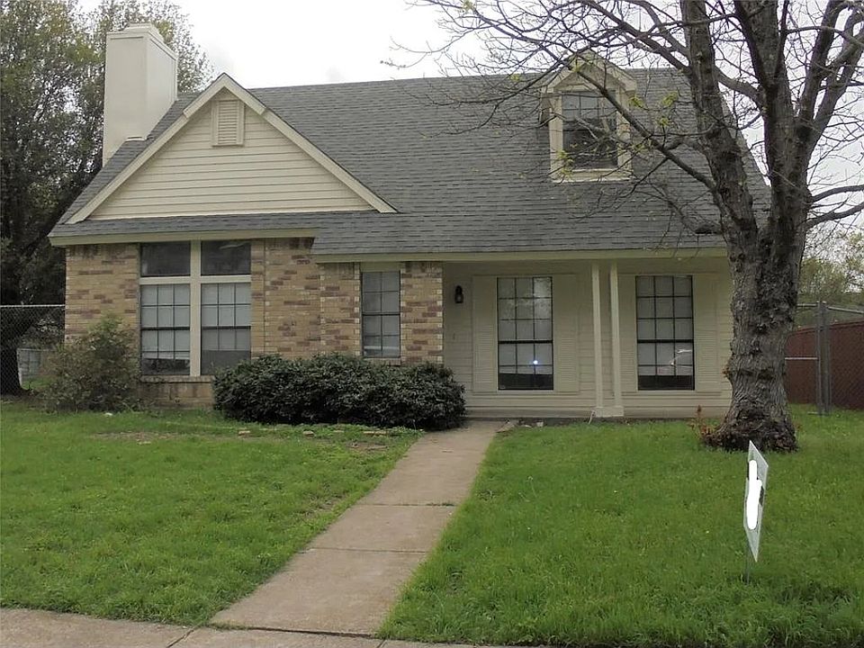 1st image of 825 Plummer Dr