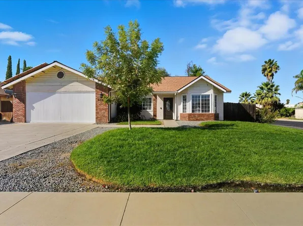 2202 Cottonwood Court, Hanford, CA 93230