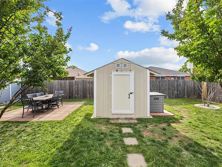 128 Jennings Dr — Photo 23