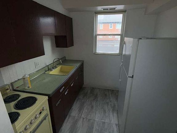 2nd image of 13975 Superior Rd #106