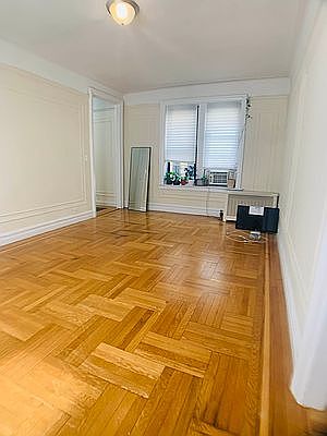 5th image of 815 W 181st St APT 4I