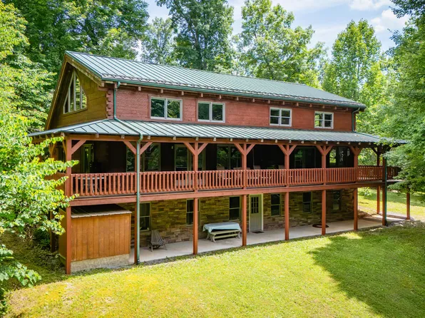 783 Twin Ponds Dr, Ewing, VA 24248