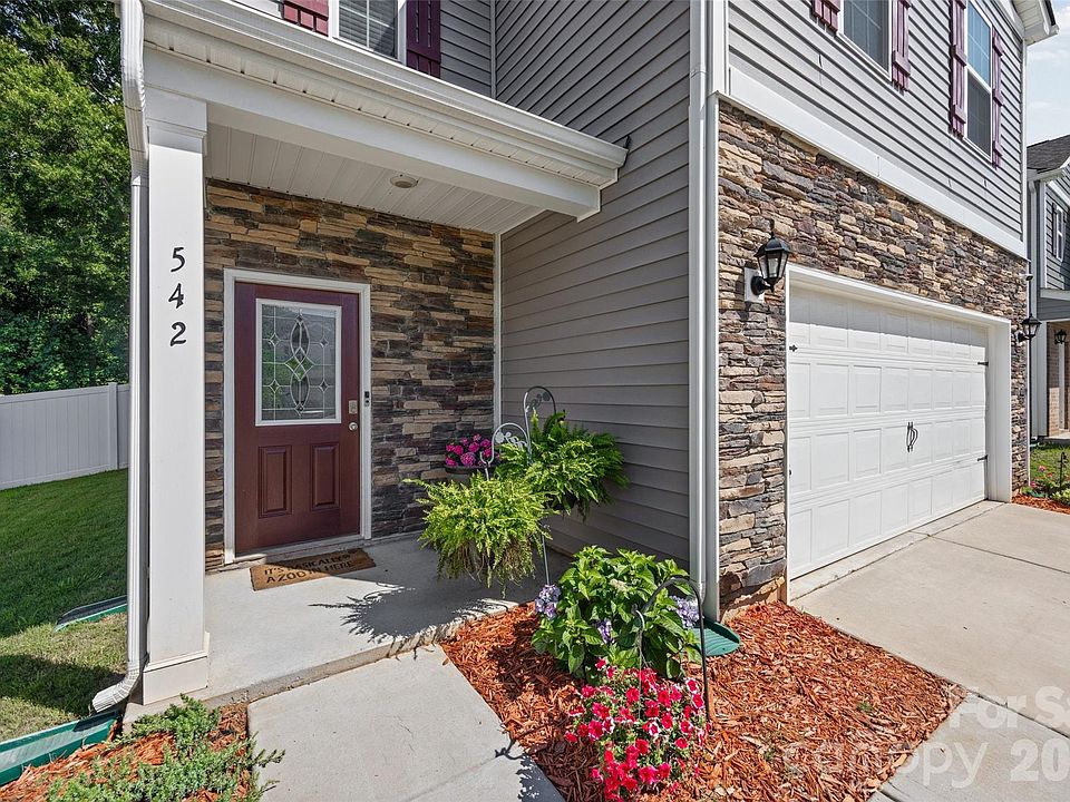 1st image of 542 King Clover Ln