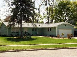 3856 Sandlewood Dr, Okemos, MI 48864