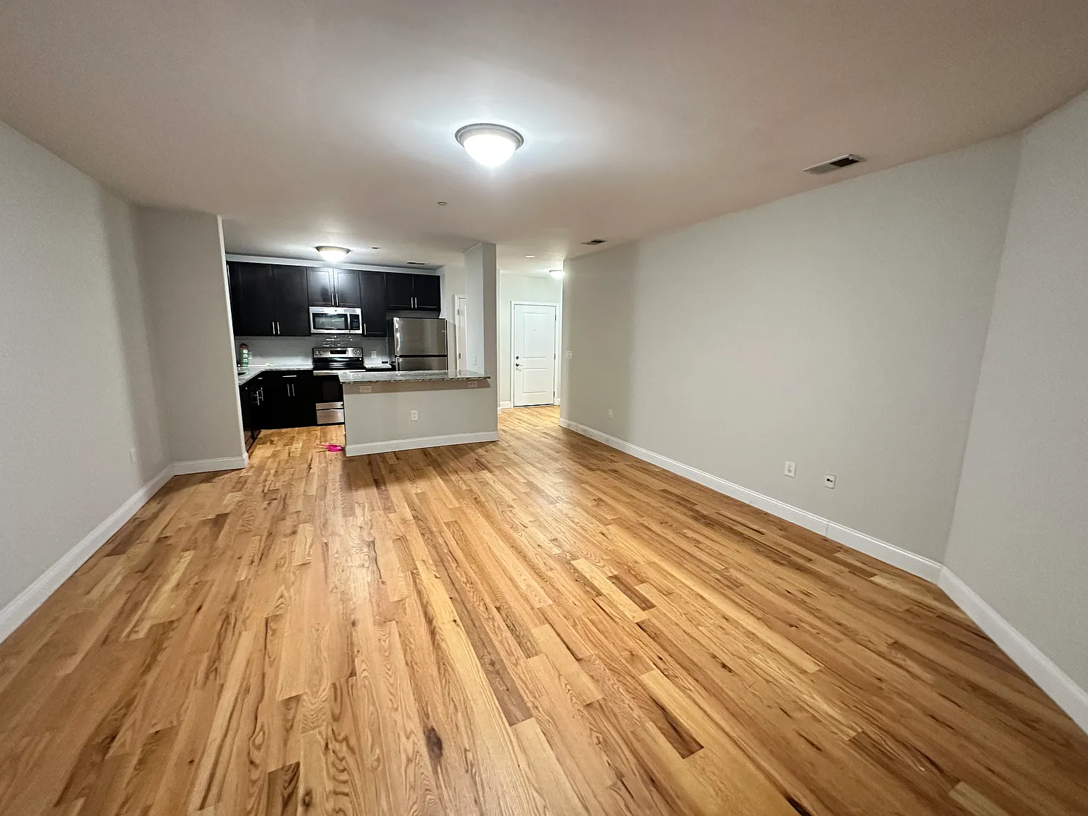 1 bed, 870 sqft, $2,300 — Photo 4