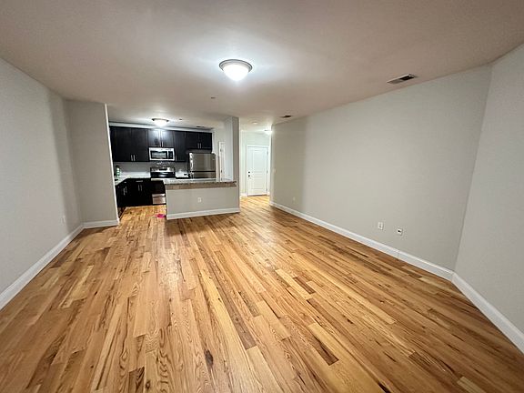 4th image of 1121 53rd St Floor 1