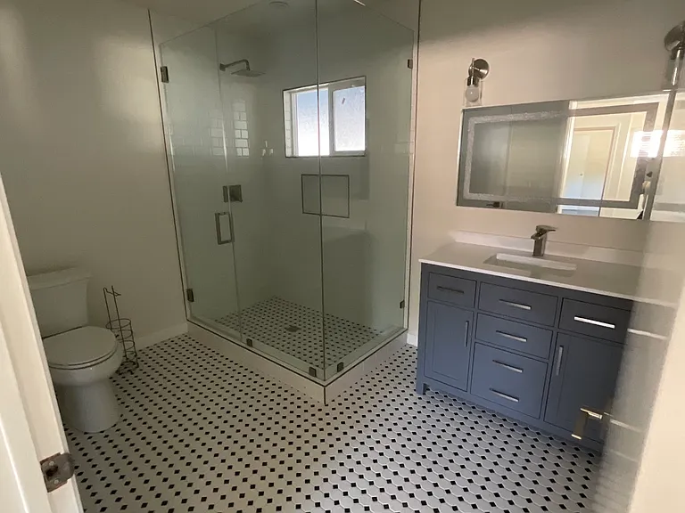 15233 Camarillo St #2 — Photo 10