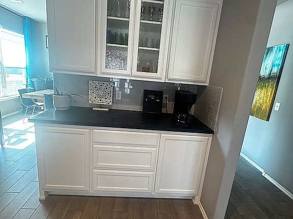 5th image of 808 E Edgewater Pl S