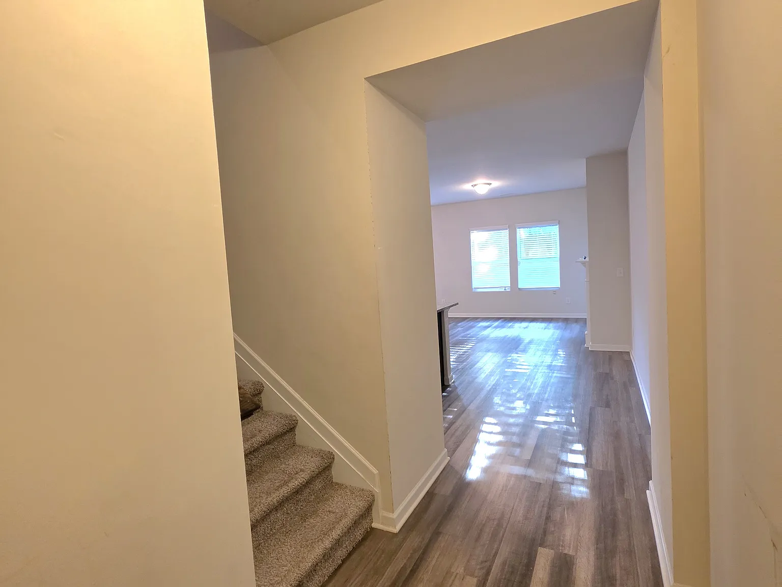 3 bed, 2.5 bath, 2041 sqft, $2,300 — Photo 3
