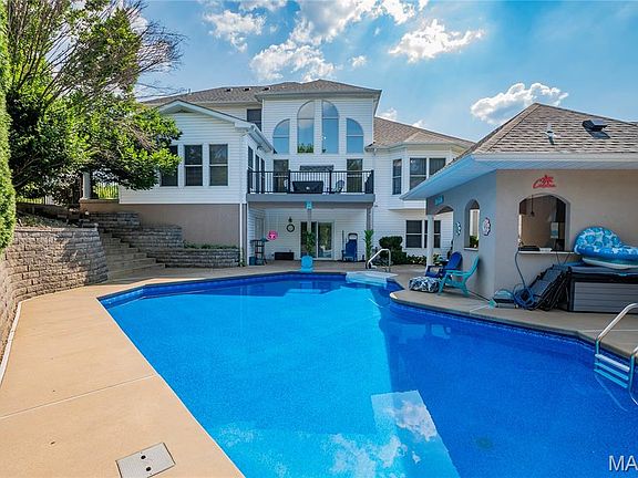 3rd image of 2724 Niagara Falls Ct