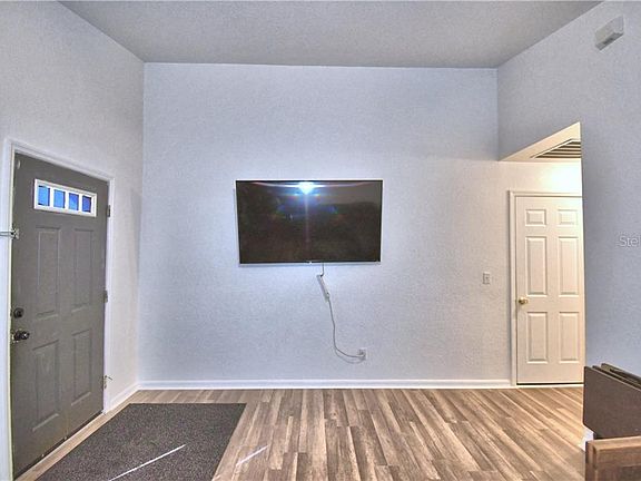 5th image of 238 Ayrshire Pl