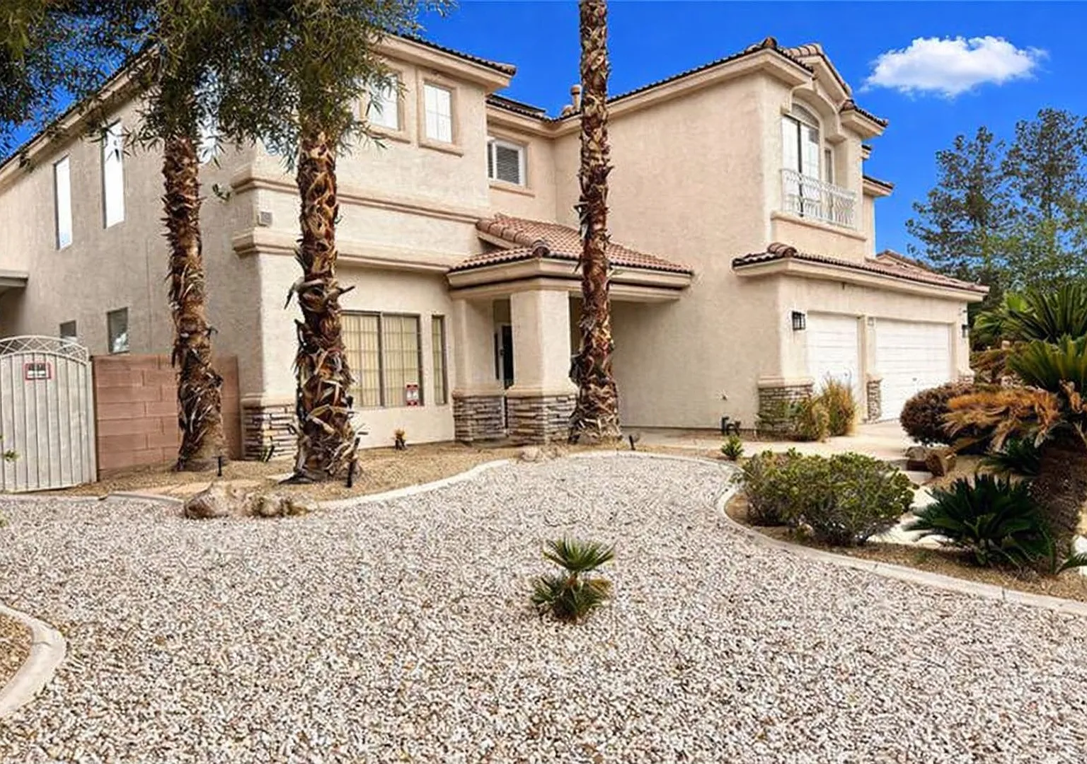 Northwest Valley 6 bdr 4400 sq ft with RV parking, pool, covered patio - all on a 1/2 acre lot! — Photo 2