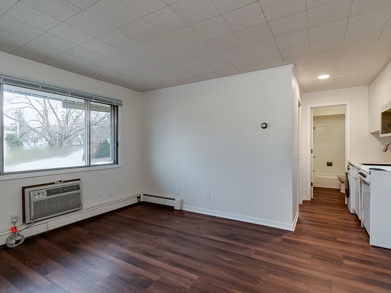 401 Chamberlain Ave — Photo 5