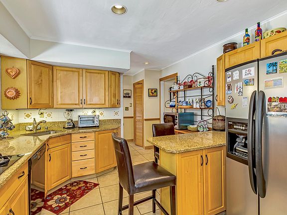 3rd image of 58 Soundview Dr