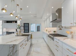4854 Brewster Dr, Tarzana, CA 91356