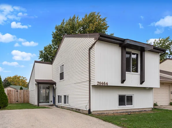 2S464 Cottonwood Ct, Warrenville, IL 60555