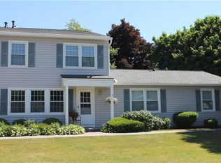 3 Arrowhead Way S, Fairport, NY 14450