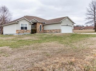 110 W Lake Shore Dr, Windsor, MO 65360