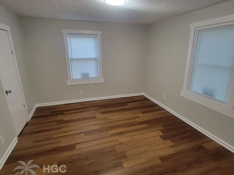 805 Moore St — Photo 7