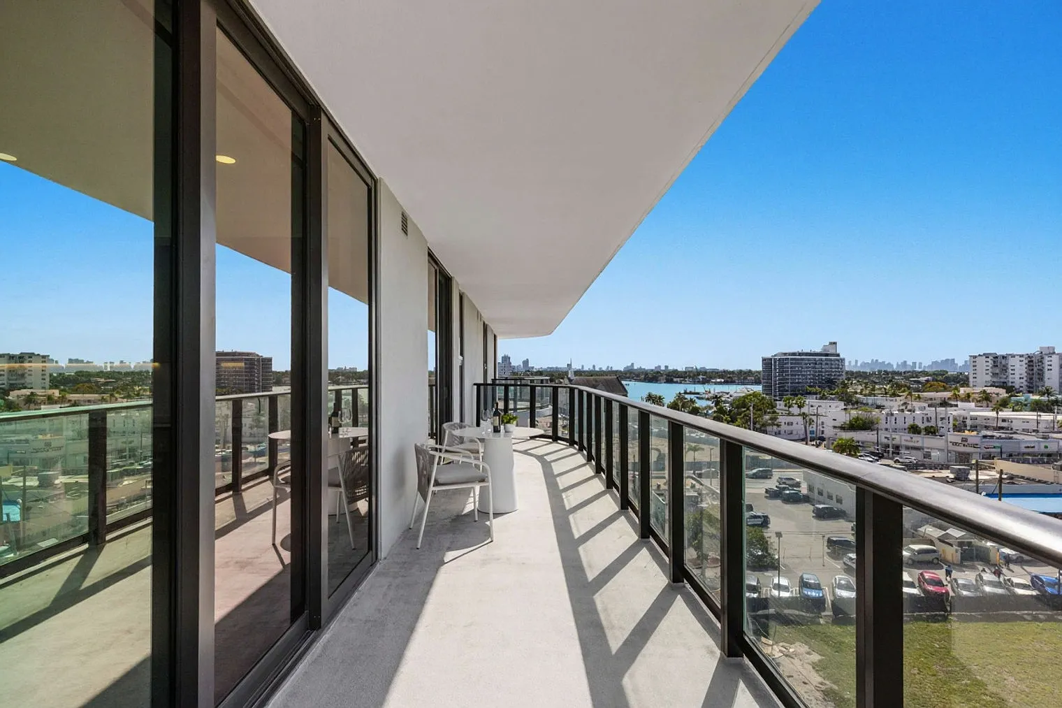 3 bed, 2.0 bath, 990 sqft, $7,235 — Photo 3