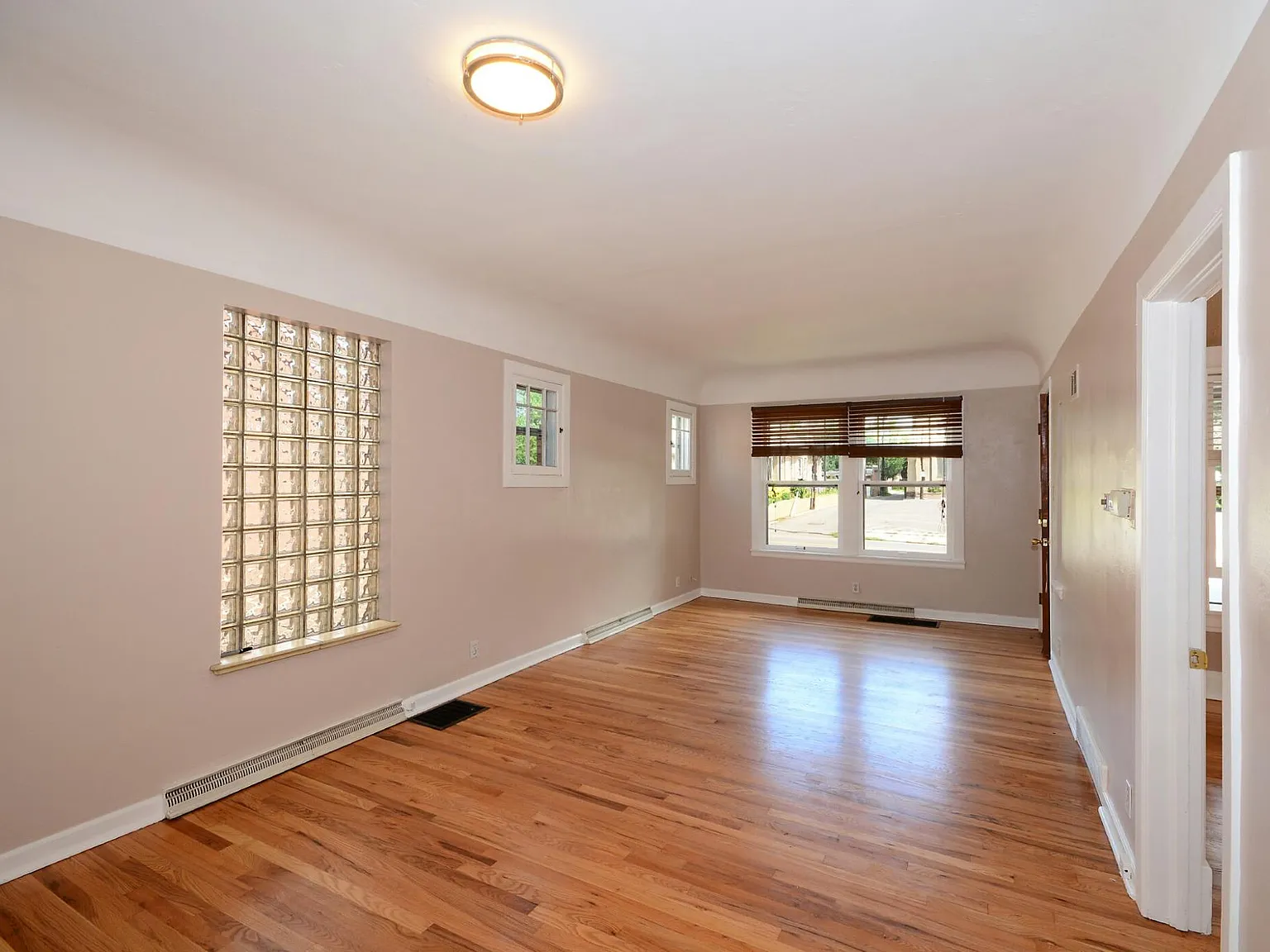 3 bed, 1800 sqft, $3,900 — Photo 4