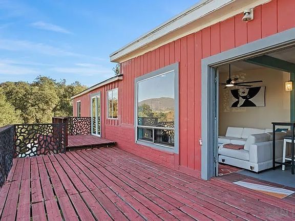 2nd image of 1819 Lilac Ln