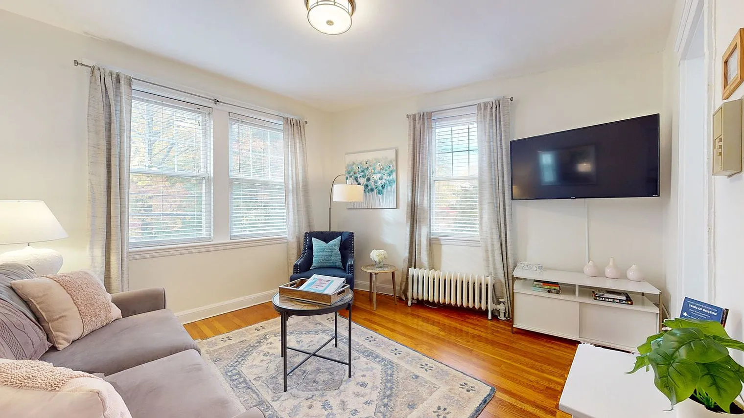 1 bed, 1.0 bath, 699 sqft, $3,558 — Photo 3